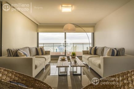Departamento Venta tres dormitorios Punta del Este  Piso alto pasante Vista al Mar Parrillero Propio