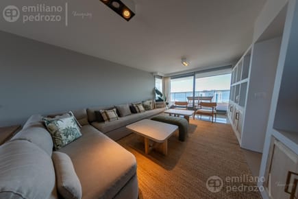 Alquiler Departamento 3 dormitorios Torre Onix Punta del Este pasante con parrillero propio
