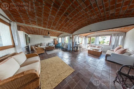 Venta casa 4 dormitorios Península a una cuadra del mar