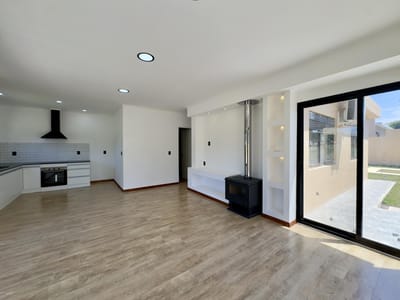 Casa en venta a ESTRENAR de 3 dormitorios, 2 baños, parrillero, piscina y cochera en Colonia
