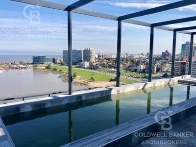 Apartamento 3 dormitorios con  3 garajes  en en Rambla del  Puerto del Buceo
