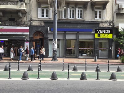 18 de julio y Ejido, 9 mts de frente, 437 m2 !!