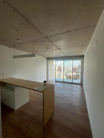 Monoambiente amplio con terraza y garage en cordón!
