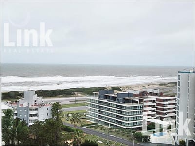 Piso alto, vista al mar de todos los ambientes !