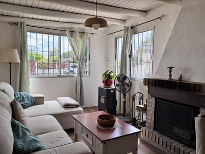 Casa de 3 dormitorios, 2 baños y jardín