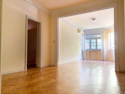 Venta Apartamento tres Dormitorios dos Baños con Renta en Cordón Sur