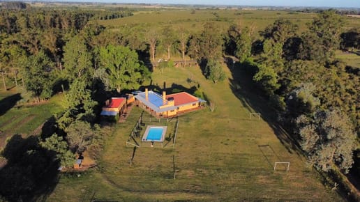 Camino de los Ceibos. Chacra con casa y piscina.
