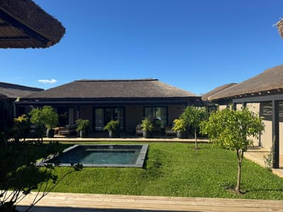 Venta y alquiler de espectacular Casa 4 suites en barrio privado Puerto Quetzal en La Barra