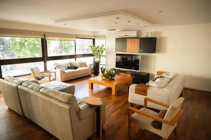 Venta apartamento en Punta Carretas con barbacoa y patio. 3 dormitorios mas escritorio, 2 ggs