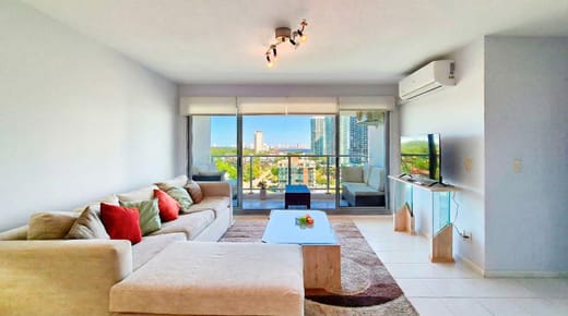 Venta  Apartamento 3 Dormitorios y Dependencia, Punta del Este, Piso Alto