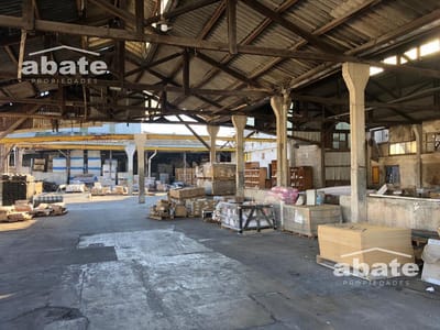Venta gran local para depósito. Terreno de 8.089 m2 con salida a 2 calles