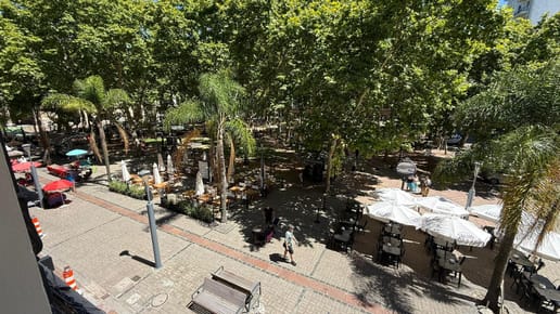 Oficina a la venta con renta en Peatonal Sarandí y Juan Carlos Gómez!!