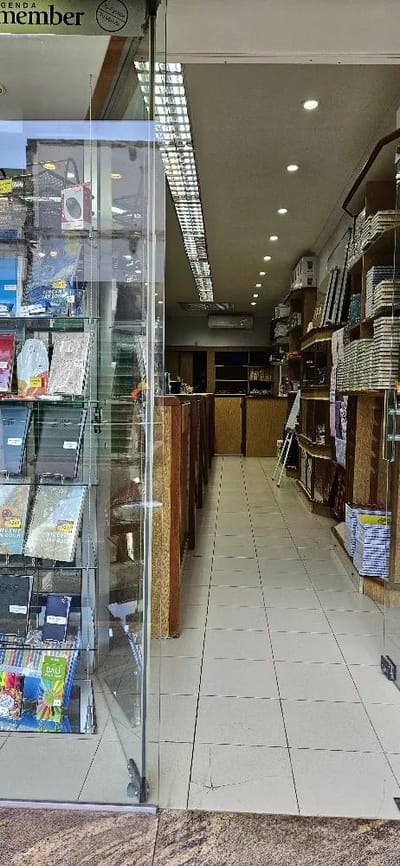 VENDO local comercial,  EN EXCELENTE UBICACION ZONA TRES CRUCES. 45 M2