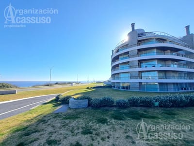 Departamento de 2 dormitorios - Playa Mansa - piscina