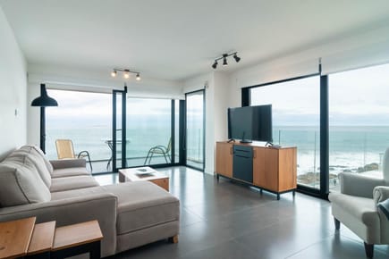 En venta  tres dormitorios primera linea en Peninsula Punta del Este
