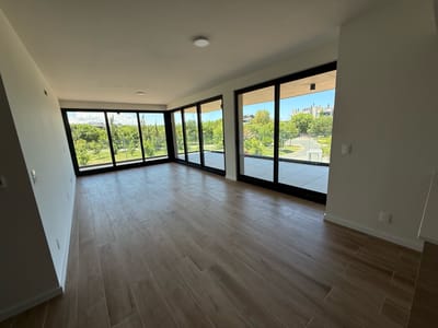 Divino apartamento en alquiler en Barrio Parques con jardín