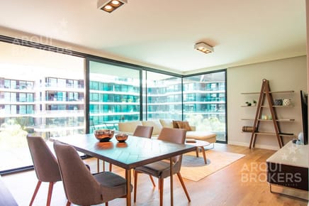 Venta  apartamento dos dormitorios en Puerto del Buceo  con garaje equipado