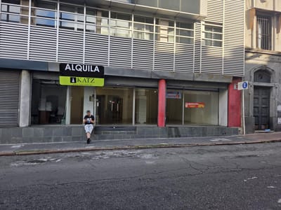 25 de mayo y Bartolome Mitre, 100 m2, 8 mts de frente, excelente estado !!