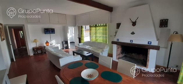 Casa - Península, en venta de 6 dormitorios, 4 baños.