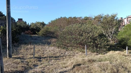 Terreno en La Juanita primera linea sobre Ruta 10, muy cerca del complejo Bahia Vik 
