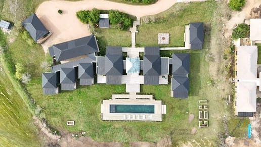 Venta y alquiler anual casa 7 dormitorios en barrio privado Puerto quetzal en la barra Punta del est