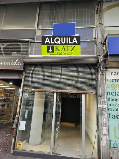 18 de Julio y Vazquez, boca de galeria, 58 m2 , 3 mts de frente !!