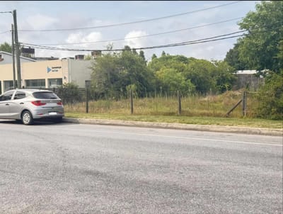 Terreno en venta sobre Av. Córdoba – Ideal clínica o centro médico | Maldonado