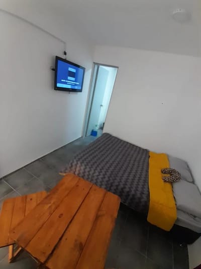 Venta de Casa Remodelada a Nuevo con 15 Habitaciones y 16 Baños. Todo Alquilado Se Vende funcionando, Muy Buen Negocio 