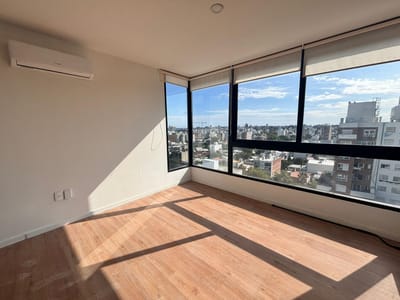 Venta De Apartamento De 1 Dormitorio y Garage, Piso alto. Pocitos Nuevo