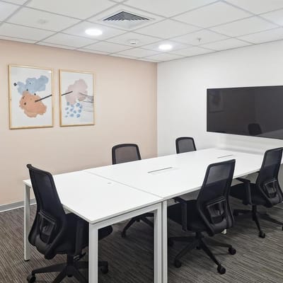 Alquiler de oficinas corporativas de espacio abierto para 10 personas en Lima, Golf los Inkas
