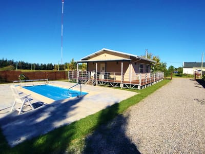 Casa en Alquiler y Venta de 2 dormitorios con barbacoa y piscina en Colonia del Sacramento