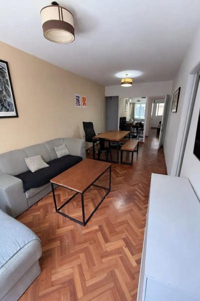 Venta De Apartamento 2 Dormitorios Muy Luminoso Patio y Cochera 