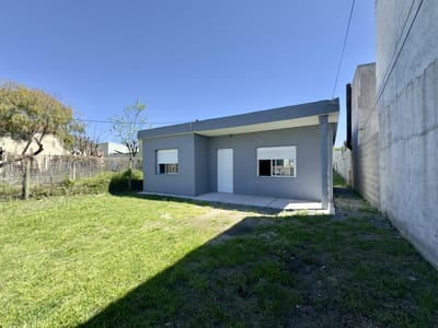 Venta de casa en Colonia de 2 dormitorios con patio