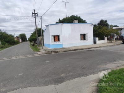 Casa en esquina de Roosevelt y Leandro Gómez
