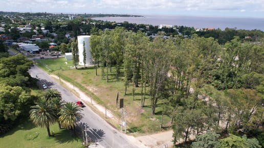 Excelente terreno en barrio residencial próximo a la Rambla Costanera de Colonia