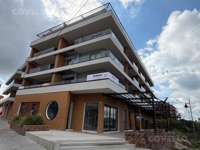 Departamento en venta en Carmelo tres dormitorios y cochera vista al rìo
