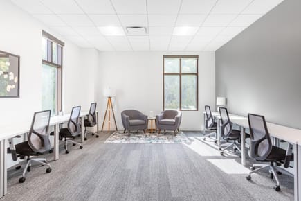 Alquiler de oficinas bellamente diseñadas para 4 personas en Asuncion, Perseverancia