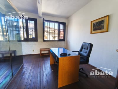 Alquiler Oficina al frente en Ciudad Vieja.  2 ambientes.
