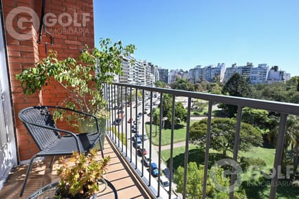Venta de apartamento 3 dormitorios y servicio con Garage en Villa Biarritz