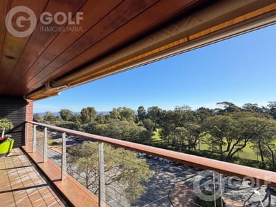 Venta de apartamento 3 dormitorios   Servicio completo y cochera en el Golf