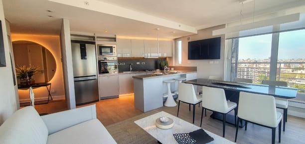 Venta De Apartamento En JOY Montevideo, 2 Dormitorios, 2 Baños Y Toilette. Variedad De Amenities