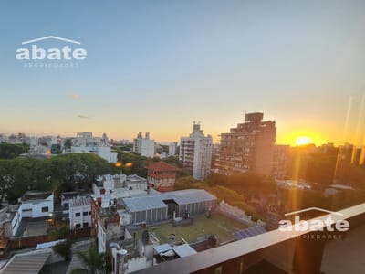 Venta apartamento de 1 Dormitorio  en Pocitos piso alto con espectacular vista