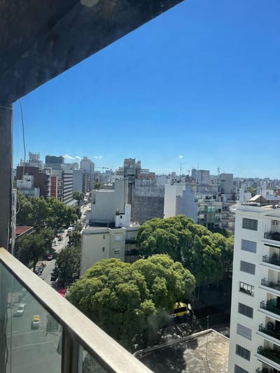 Hermoso Departamento en Piso Alto – Excelente Ubicación y Vista Panorámica- 1 DORMITORIO CON GARAJE