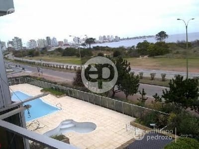 Frente al mar