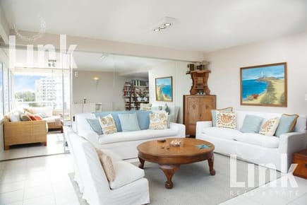 Departamento clásico en Punta del Este playa Brava