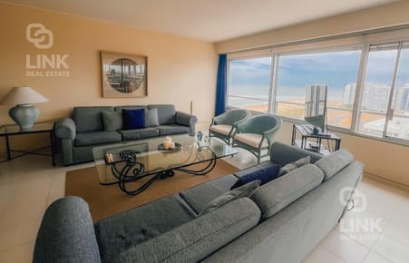 Departamento clásico en Punta del Este playa Brava