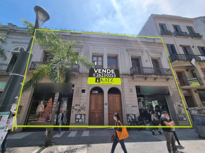 Edificio entero , Sarandí y Misiones ,  2165 m2, frente al Registro , 4 apartamentos   2 locales !!