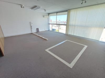 Oficina -Oficina en Ciudad Vieja, prox Plaza Zabala!!