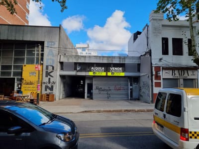 Depósito -Rivera prox Luis Alberto de Herrera,  668 m2 edificados ,  10, 5 mts de frente !!