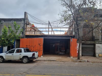 Local -Amezaga y Justicia, estrena,  400 m2 , 2 plantas llanas, 8 mts de frente !!